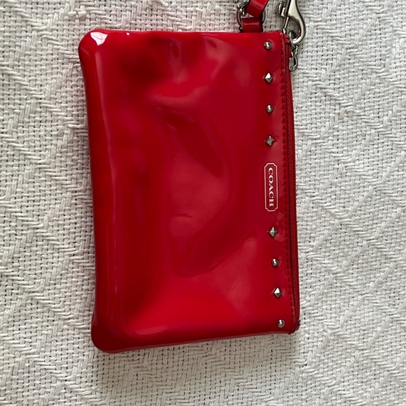 Clutch - Picture 2 of 2